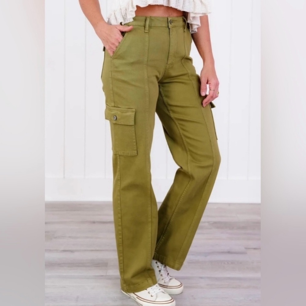 Judy Blue High Rise Straight Leg Cargo Jeans in Matcha Green Size 13 31